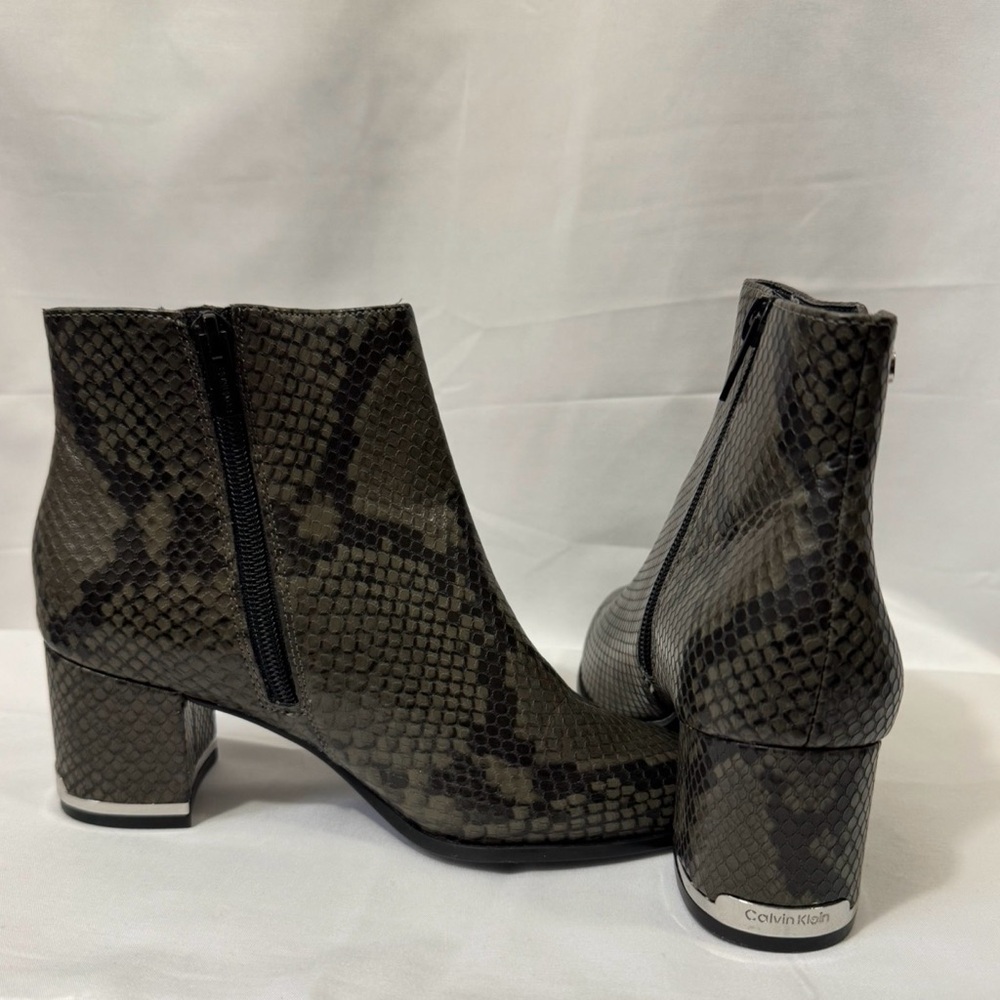 Calvin Klein Fioranna Grey Black Snake-Print Block Heel Ankle Boots size 5.5